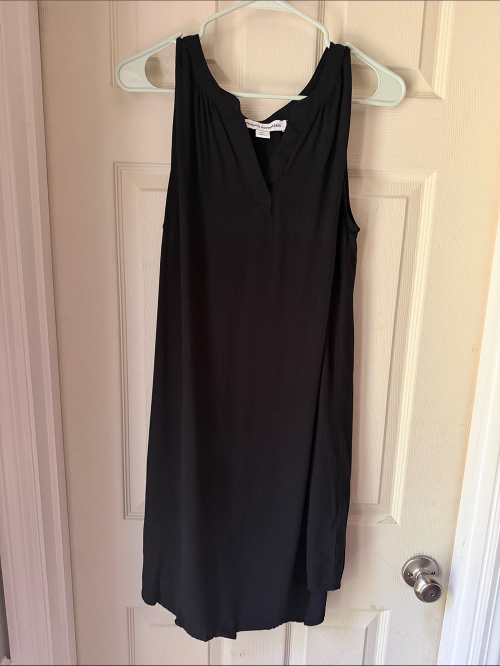 Amazon Essentials Black Sleeveless V-Notch Shift Mini Dress